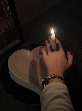 蜡烛戒指生日聚会拍照合