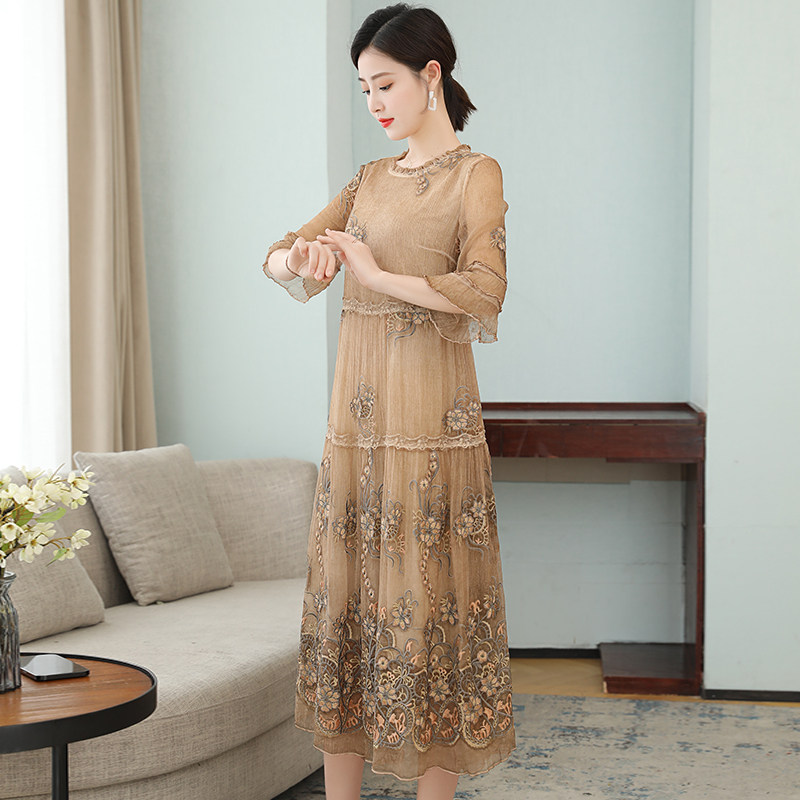 2022年夏季新款刺绣桑蚕丝连衣裙 枫紫连衣裙