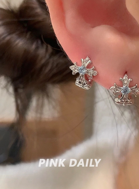 Pink Daily蓝色锆石满钻十字架耳环圈圈女独特漂亮耳圈耳扣耳饰
