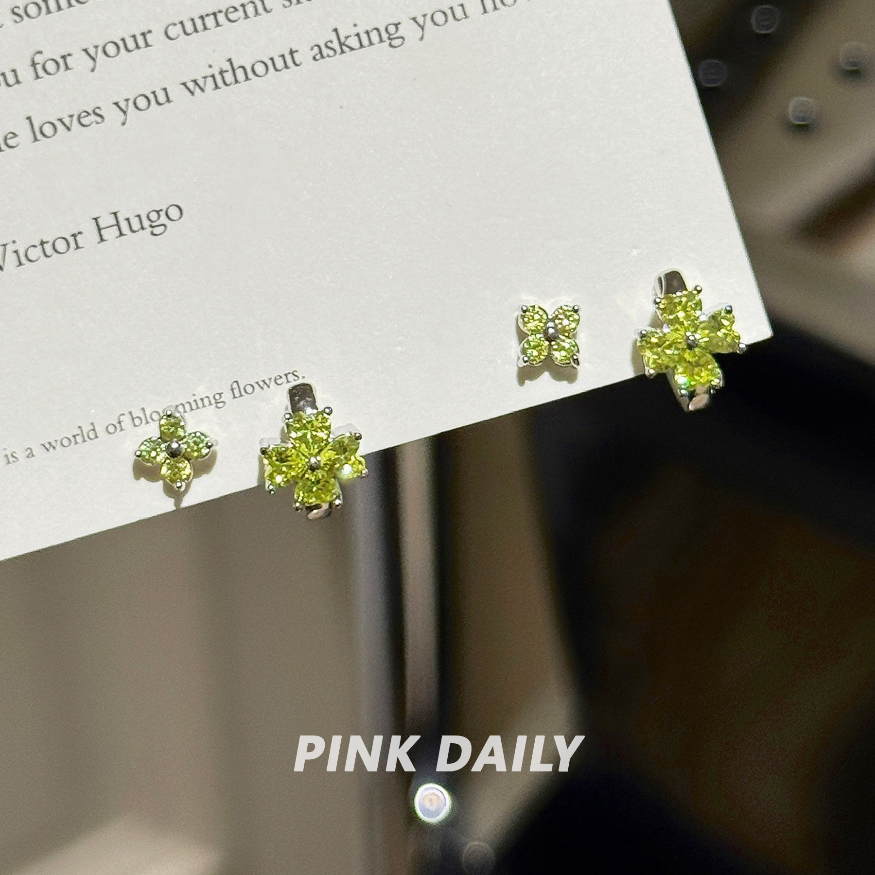 Pink Daily幸运四叶草爆闪锆石钛钢耳钉女绿色双耳洞耳圈精致耳饰,淘宝优惠券,粉丝福利购,淘宝优惠卷