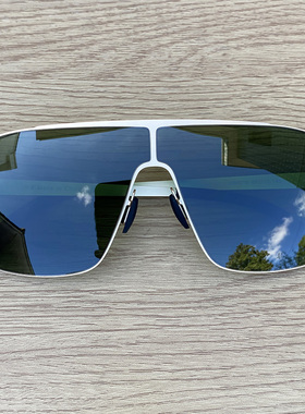 马登超轻无螺丝帅气尼龙偏光墨镜