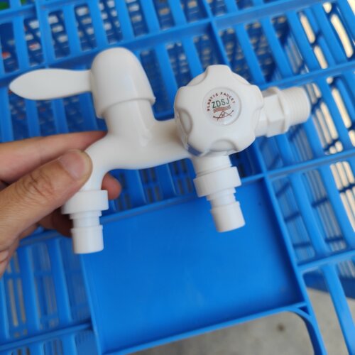 一进二出水龙头水嘴洗衣机拖把池塑料单冷双用多功能双头多用龙头 - 图1