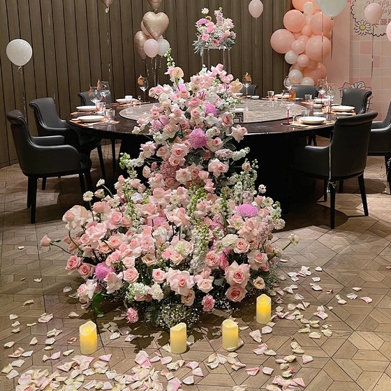 Birthday layout, simulated waterfall table flowers, light luxury living room table decorations, fake bouquets, indoor floral arrangements