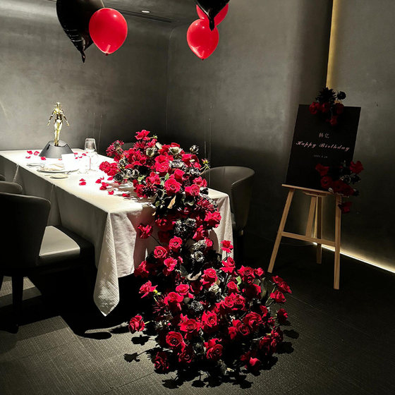 Birthday layout, simulated waterfall table flowers, light luxury living room table decorations, fake bouquets, indoor floral arrangements