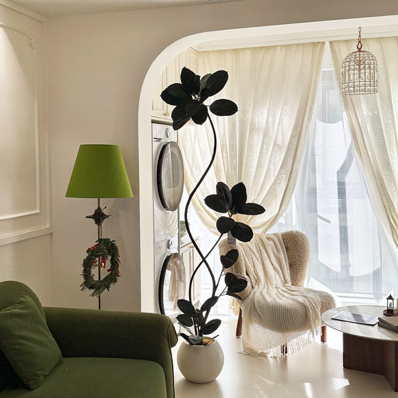 Simulated green plant black diamond rubber tree living room interior