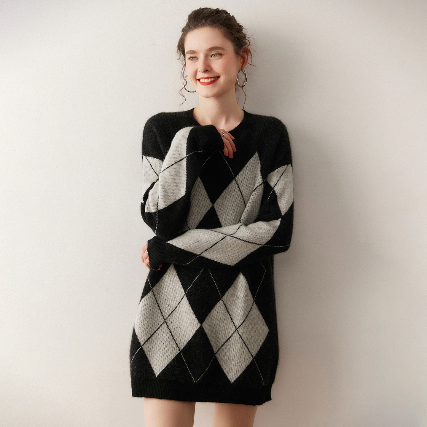 英伦风圆领羊绒衫女中长款配靴子的毛衣裙针织加厚大菱形格羊毛衫,淘宝优惠券,粉丝福利购,淘宝优惠卷