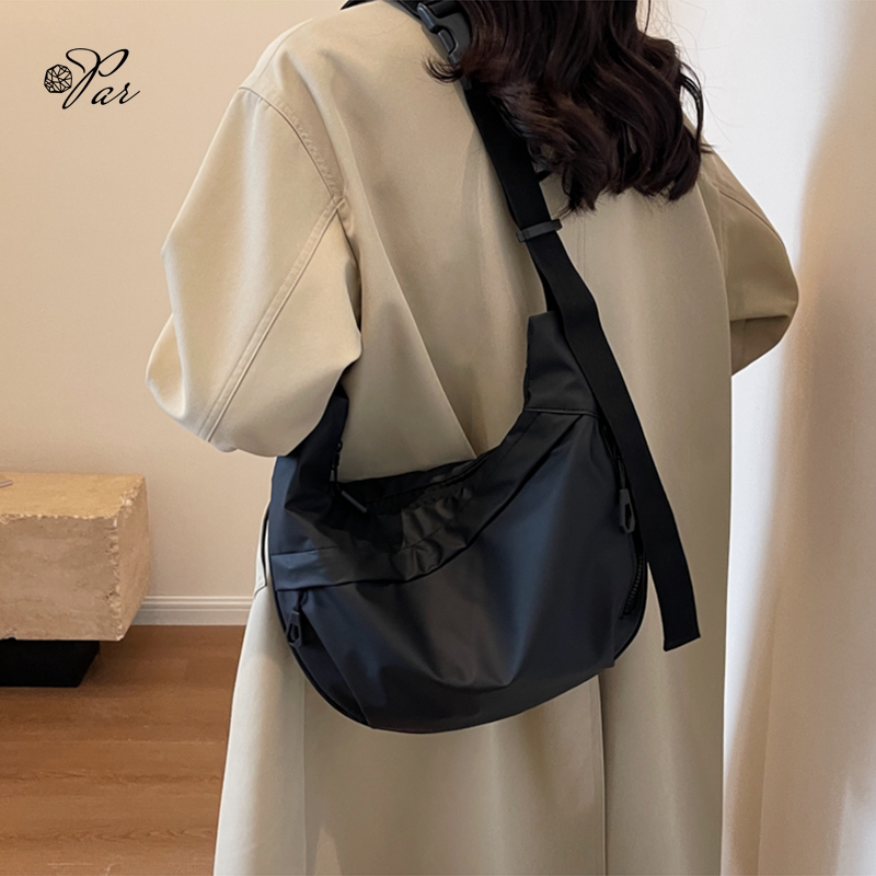 2026 new large capacity waterproof commuter bag