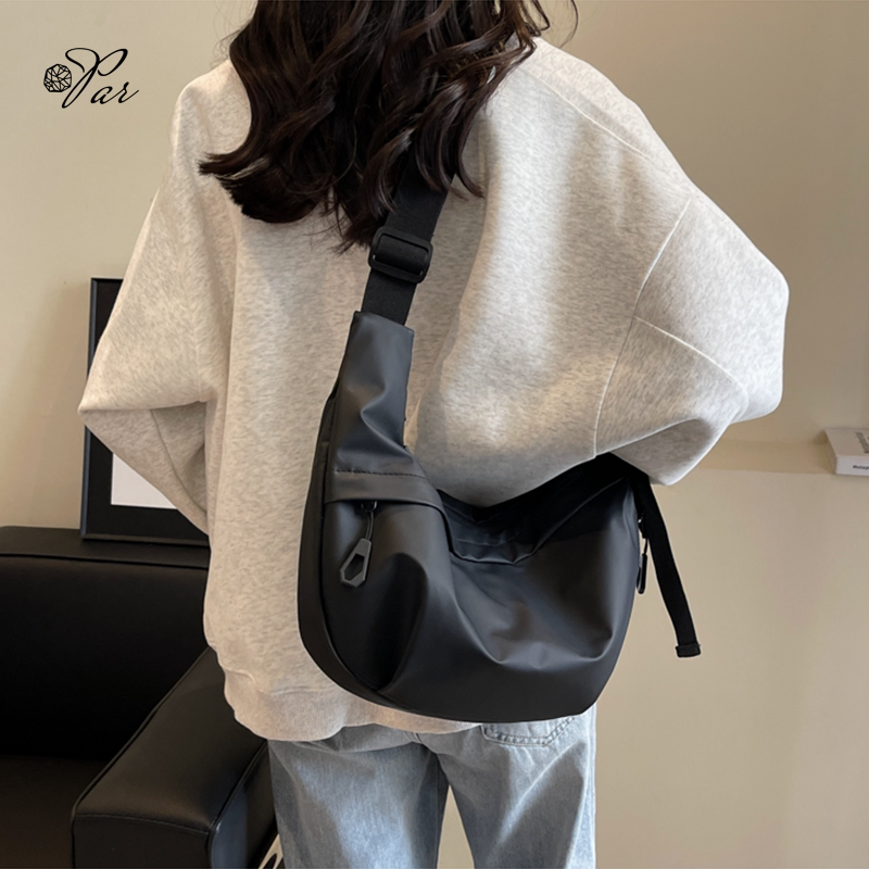 2026 new large capacity waterproof commuter bag