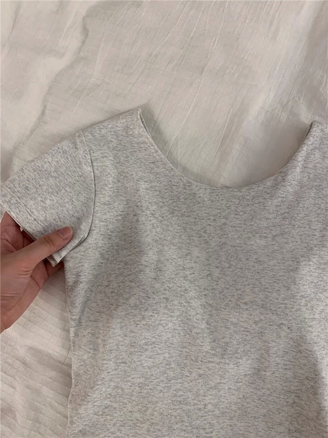 New summer slim and slim shoulder T-shirt for women for women short sleeves pure hot girls short back hollowed-out top with chest pad