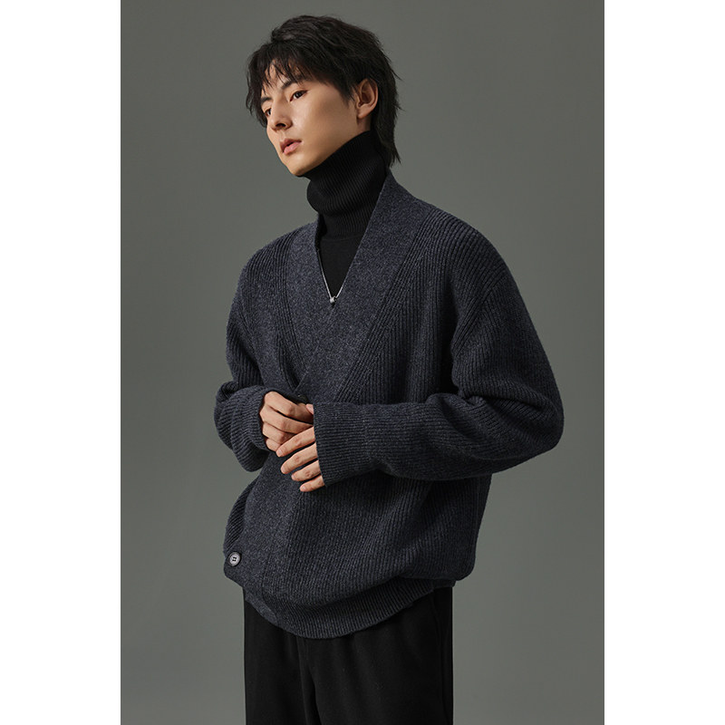 【储格】新中式坑条纹V领羊毛开衫男秋冬季2025新款毛衣外套上衣,淘宝优惠券,粉丝福利购,淘宝优惠卷