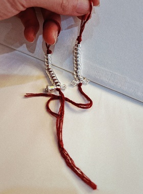 叶优里东方美学系列天然南红玛瑙老型桶珠手持念珠纯银S925卡子