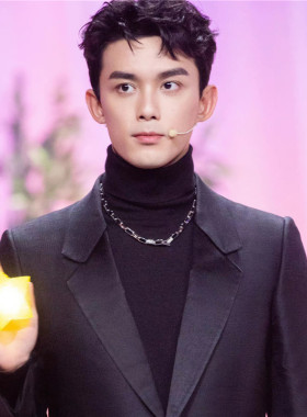吴磊同款男钛钢雏菊高级感锁骨链