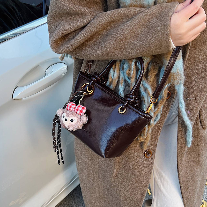 高级感复古斜挎包包女2025新款时尚百搭单肩包超火手提水桶包女包,淘宝优惠券,粉丝福利购,淘宝优惠卷