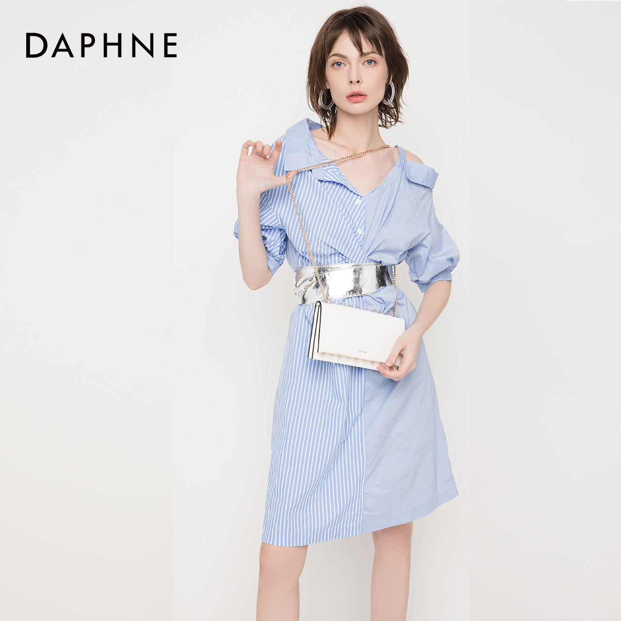 达芙妮20春潮流甜美珠饰链条斜挎包 达芙妮女士包袋