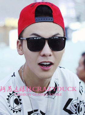 同款眼镜机场街拍大师兄潮人百搭