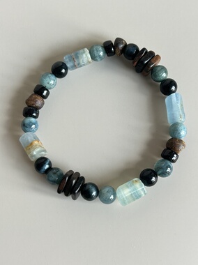 《海岛》系列 达拉干沉香海蓝宝天然石足银配饰韩版手链简约随性