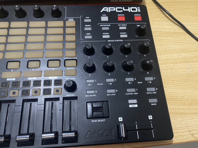 AKAI 雅佳APC40MK2 VJ控制器 酒吧大屏 灯光 视频控制。正常使用 - 图1