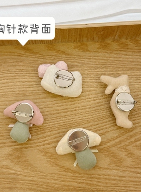 卡通毛绒布艺珍珠小兔子小蘑菇KT猫玩偶胸针打底裤头饰配饰