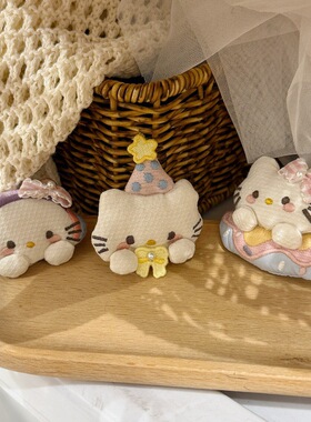 韩式布艺森系卡通KT猫玩偶胸针Kitty小猫咪少女可爱衣服包包饰品