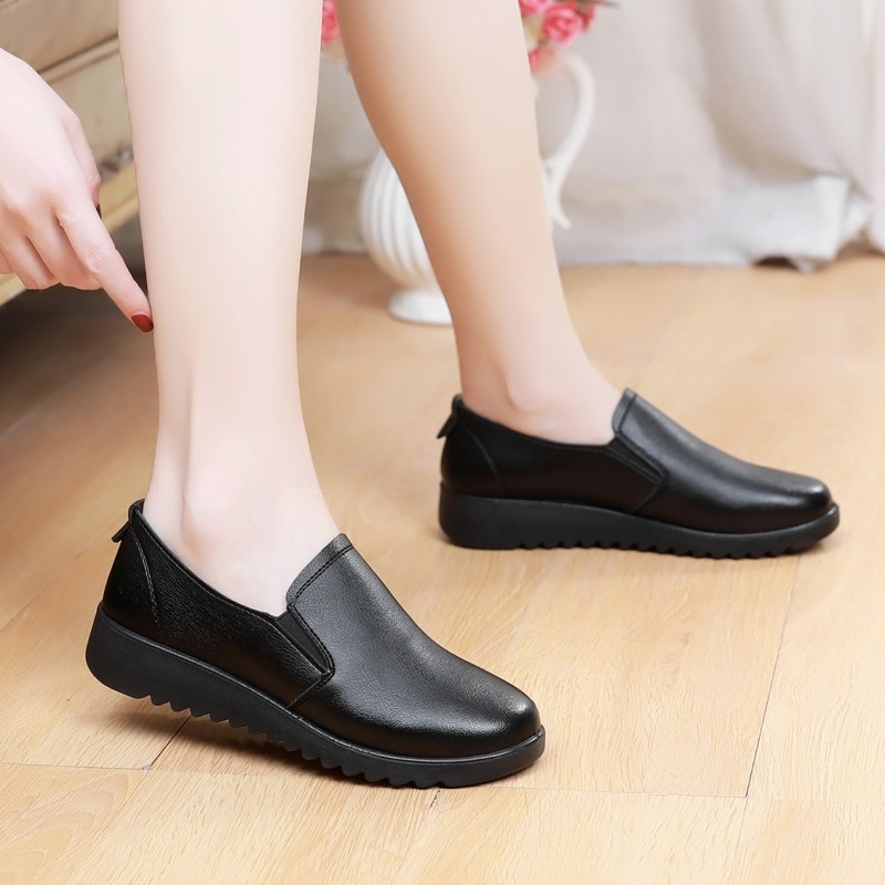防水防滑厨房上班鞋黑色工作鞋平底女鞋套脚妈妈鞋大码44皮鞋通勤,淘宝优惠券,粉丝福利购,淘宝优惠卷