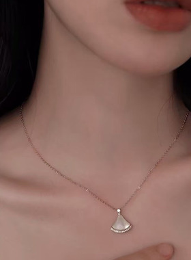 小裙子扇形白贝母项链锁骨链