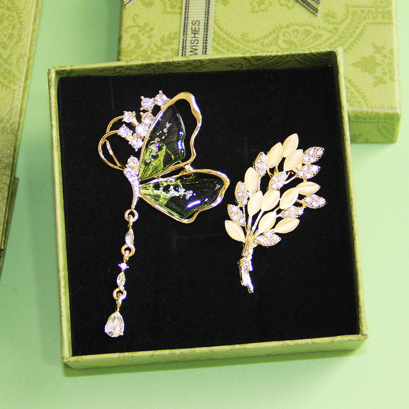 生日礼物女生闺蜜圣诞节元旦新年跨年送女朋友老师中国风胸针礼盒