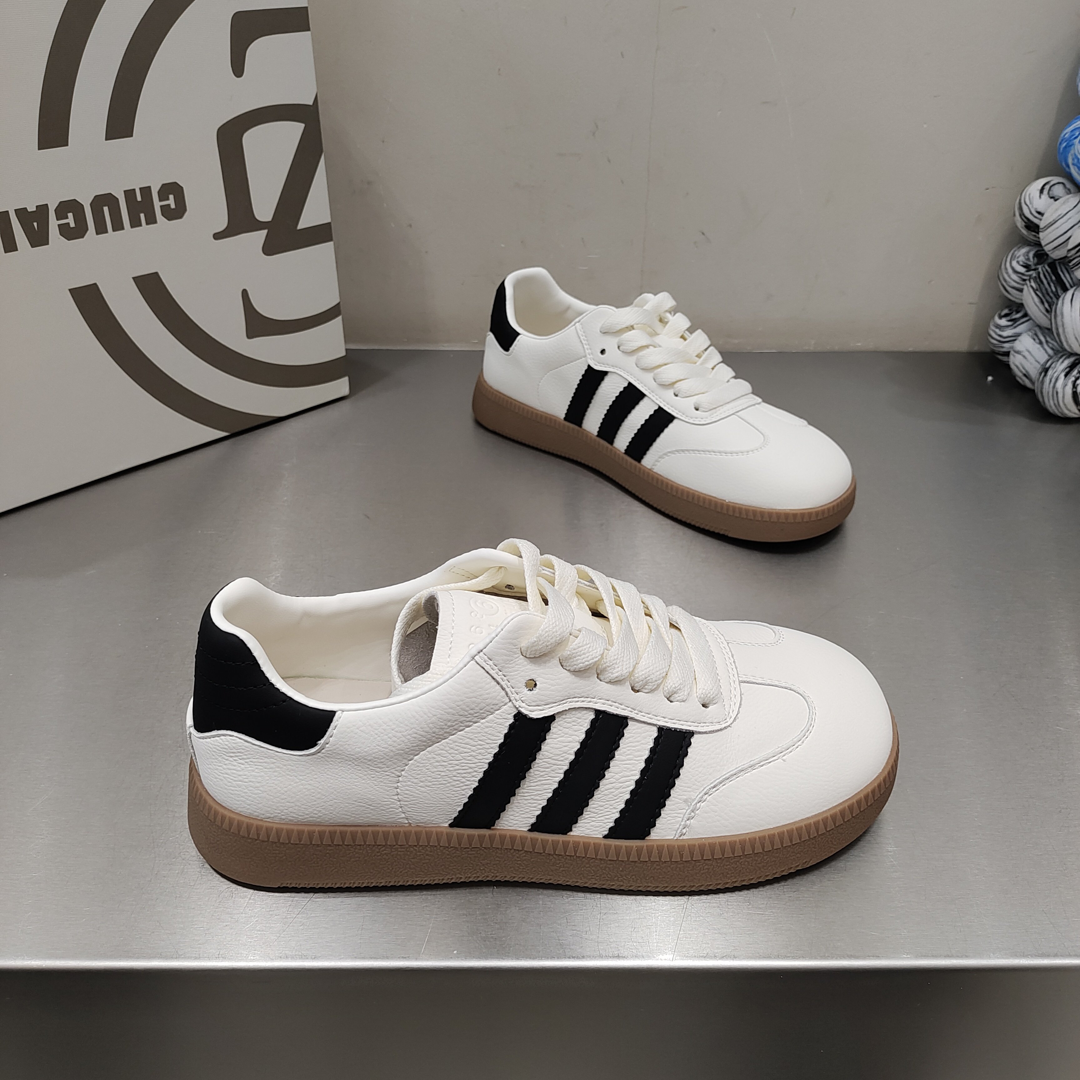 欧货平底德训鞋圆头低帮韩版休闲运动女鞋2026春款绑带拼接学院款,淘宝优惠券,粉丝福利购,淘宝优惠卷