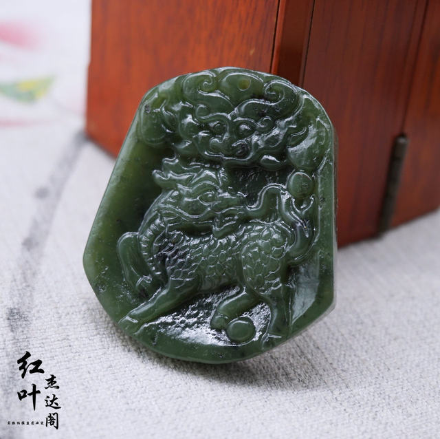 Natural Jade Hetian Jade Jasper Pixiu Pendant for Men and Women