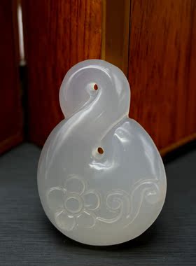 天然冰种玉髓扭转乾坤挂坠白玛瑙