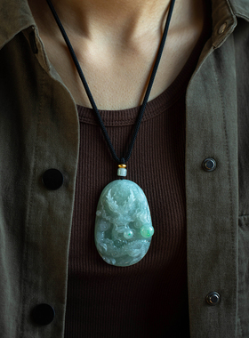 翡翠手工雕刻祥龙吊坠