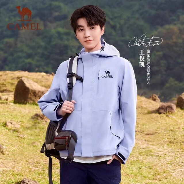 ແບບດຽວກັນຂອງ Wang Junkai ຊຸດ Camel Outdoor 3514 ຂອງຜູ້ຊາຍແລະແມ່ຍິງຂອງຜູ້ຊາຍແລະແມ່ຍິງແຂງກະເບື້ອງດຽວ flush ກັນນ້ໍາແລະ breathable.