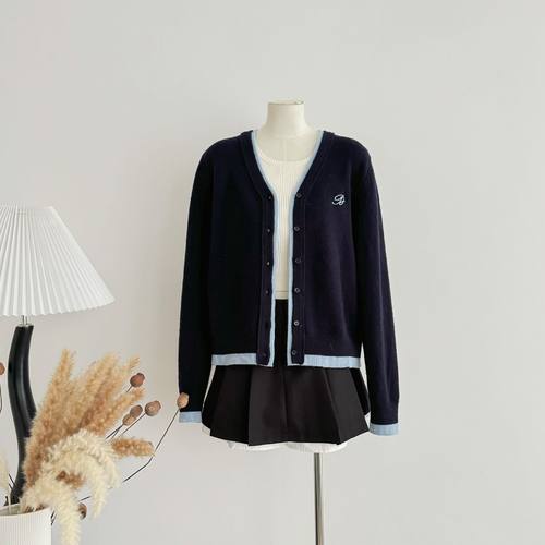 miu系学院 撞色刺绣针织开衫女秋韩系减龄设计感假两件上衣 - 图1