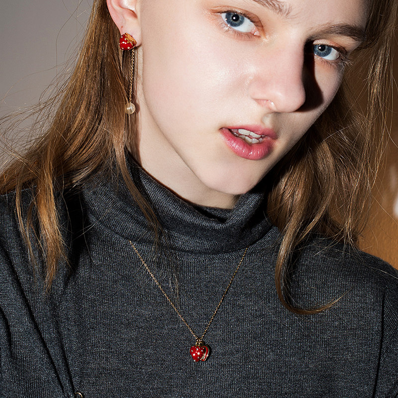 o.yang甜心草莓冷施华洛世奇锁骨链 oyang项链