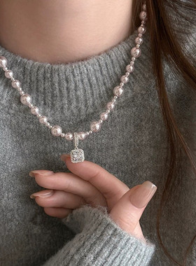 施家玻璃仿珍珠曼塔玫瑰锁骨链