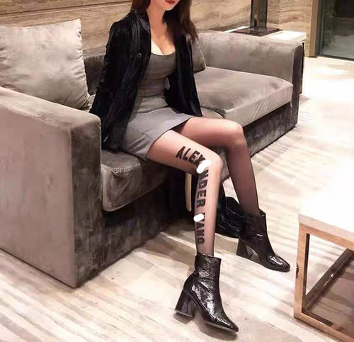 见男友网红带钻字母保密发货连裤袜紧身丝袜黑色薄ins女潮牌瘦腿 - 图0