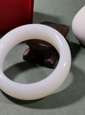 天然和田玉羊脂玉57.5mm圈口手镯