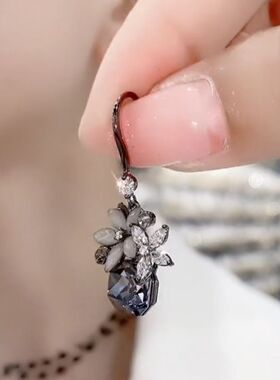 时尚咖色灰钻小花耳钩耳环女设计感网红百搭耳饰复古新款潮