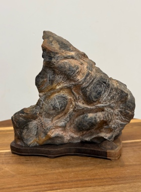 天然灵璧石山形摆件 红皖螺金钱纹 拙味意境空间赏石 书桌茶桌面