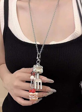 甜酷可爱kt猫叉子蛋糕吊坠长款项链女配饰小众设计感个性毛衣链潮