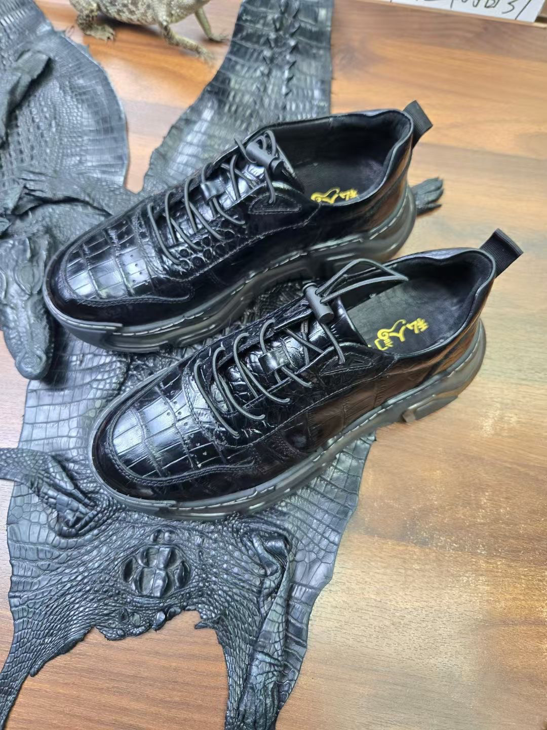 鳄鱼肚皮老爹鞋男微博轮橡胶底防滑抓地懒人抽绳一脚蹬轻奢休闲鞋,淘宝优惠券,粉丝福利购,淘宝优惠卷