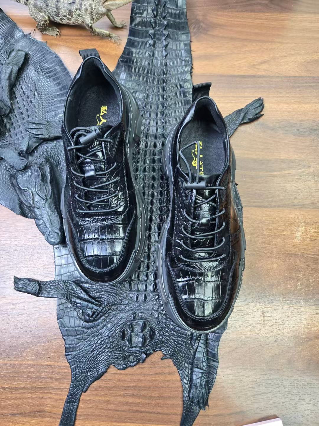 鳄鱼肚皮老爹鞋男微博轮橡胶底防滑抓地懒人抽绳一脚蹬轻奢休闲鞋,淘宝优惠券,粉丝福利购,淘宝优惠卷