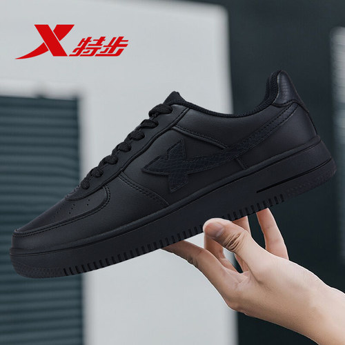 特步男鞋黑色板鞋2025新款冬季学生休闲鞋空军一号纯黑百搭运动鞋 - 图3