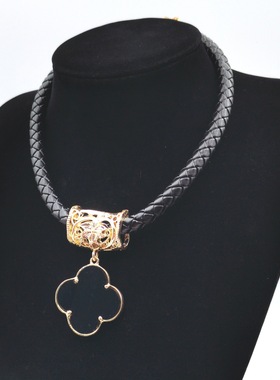 日韩潮流ins时尚小众设计皮绳四叶草短款项链通勤简约百搭锁骨链