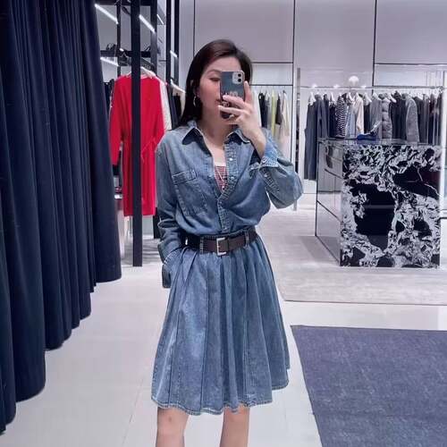 现货MO家商场同款2026春新款牛仔衬衫连衣裙女收腰显瘦长袖休闲裙 - 图2