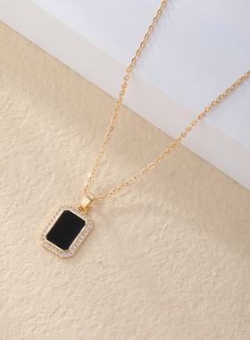 简约黑色无事牌项链女款几何方形锁骨链高级感钛钢饰品新款潮百搭