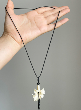 25韩代博主同款白色立体花朵吊坠项链女串珠流苏毛衣链小众