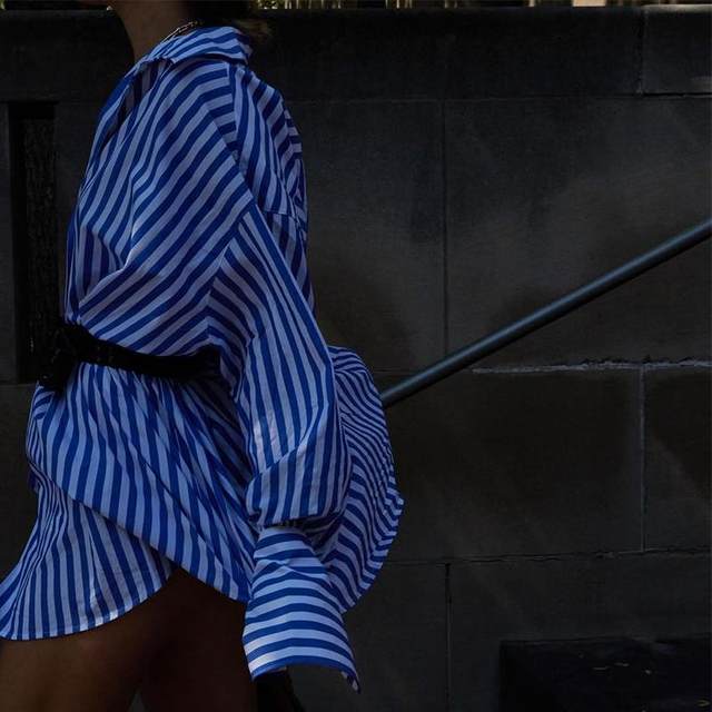 Fashion blogger's same European and American style mid-length shirt top for women loose boyfriend style blue and white striped shirt skirt