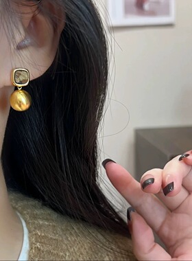 法式复古豹纹拉丝球球耳环女秋冬气质时尚百搭耳钉高级感精致耳饰