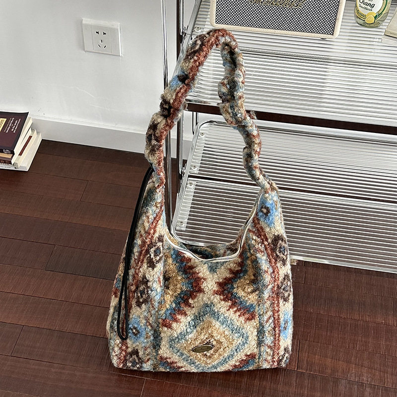 波西米亚复古民族风彩色毛呢单肩斜挎包百搭大容量上课通勤包包,淘宝优惠券,粉丝福利购,淘宝优惠卷