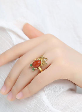 女士款碧玉鱼活口戒指